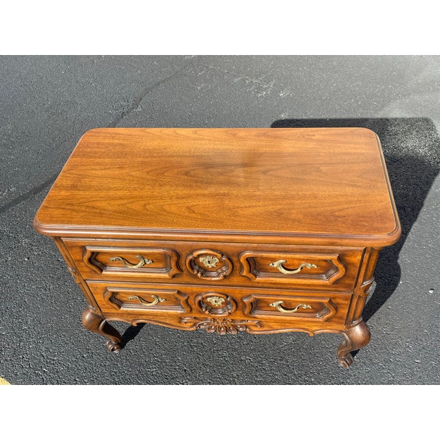Vintage Drexel Country French Louise XV Rococo Style Commode For Sale In Philadelphia - Image 6 of 6