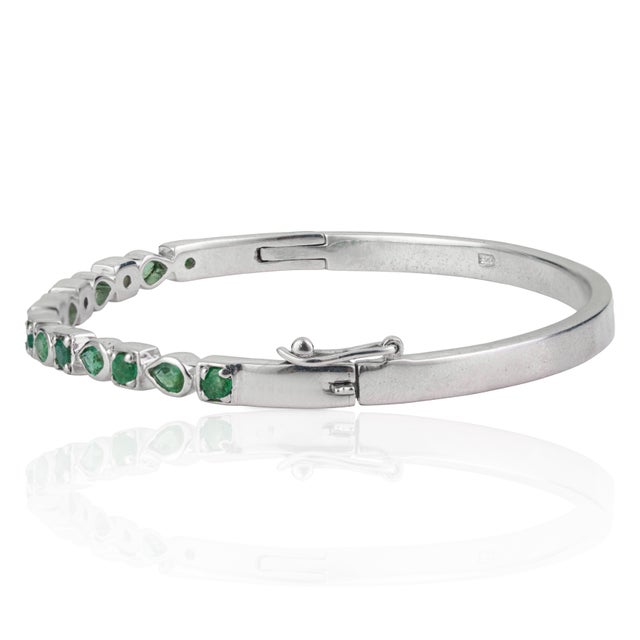 Not Yet Made - Made To Order Mosaic 2.61 Ct Natural Vivid Green Emerald 925 Sterling Silver Bangle Bracelet for Women For Sale - Image 5 of 12