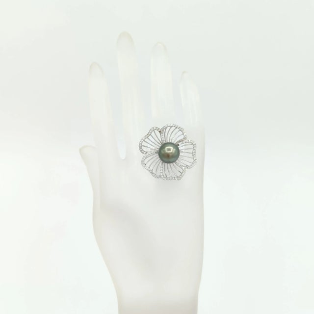 2020s Black Tahitian Pearl & Round Diamond Floral Ring in 18k White Gold Size 6.5 For Sale - Image 5 of 7
