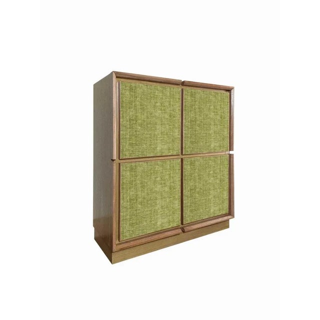 "Light Green Velvet" belief by Mascia Meccani for Meccani Design, 2023. Room in oak and cherry cherry with four doors and...