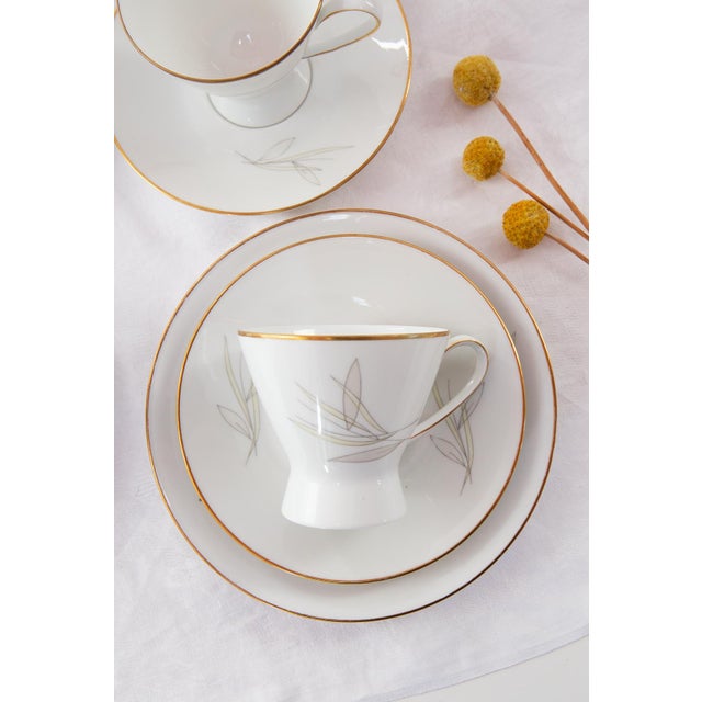 It consists of the following 21 pieces: 6 cups: 8 cm diameter, 7 cm high 6 saucers: 14.5 cm diameter 6 dessert plates:...