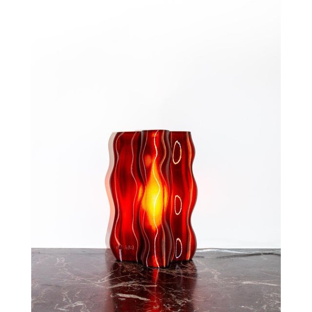 Amber magma lamp by mana dimensions: d 19.5 x w 16.5 x h 27 cm. Materials: recycled pet from post-consumer plastics,...
