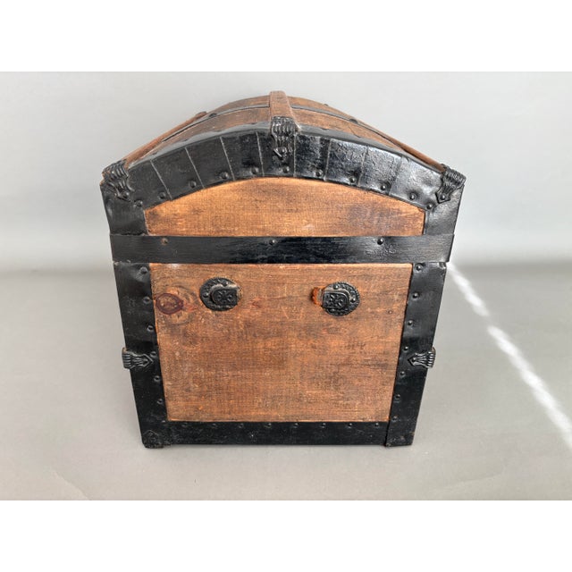 American Late 19th Century Child’s Humpback Small Wood Trunk For Sale - Image 3 of 12