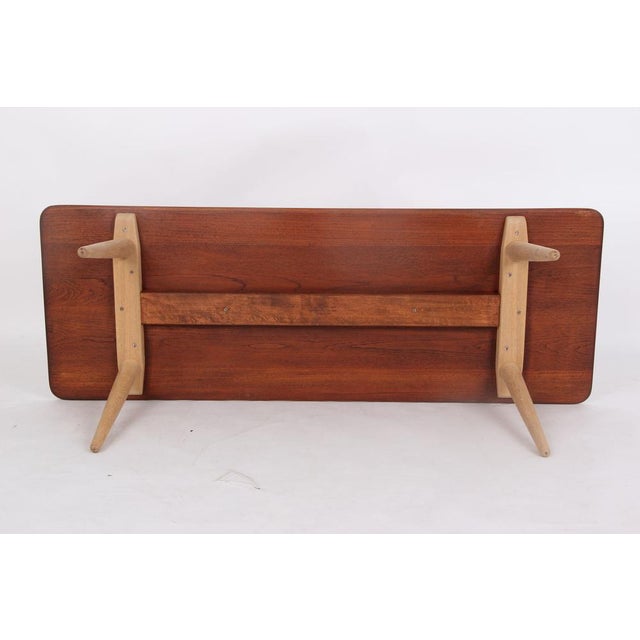 AT11 Coffee Table in Teak and Oak by Hans J. Wegner for Andreas Tuck, 1950s For Sale - Image 9 of 10