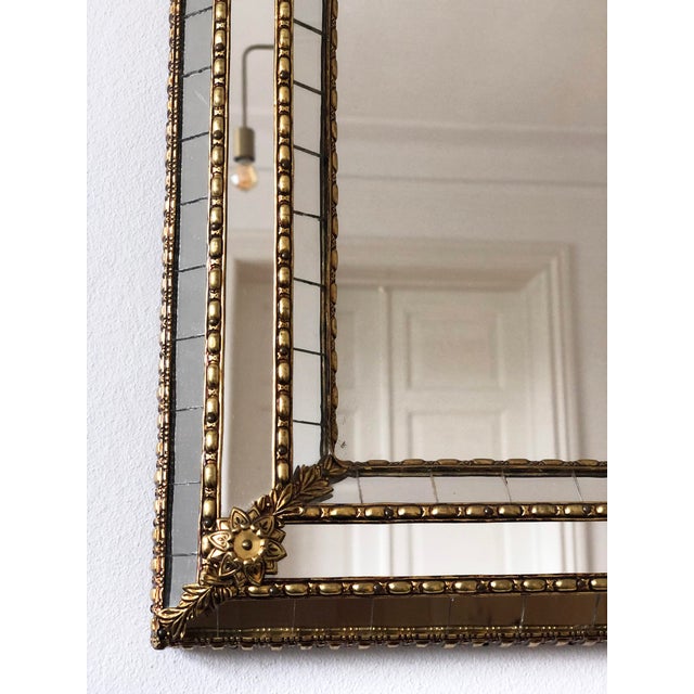 Hollywood Regency Large Vintage Venetian Brass Mirror – Gold Hollywood Regency, Spanish 1990s For Sale - Image 3 of 13