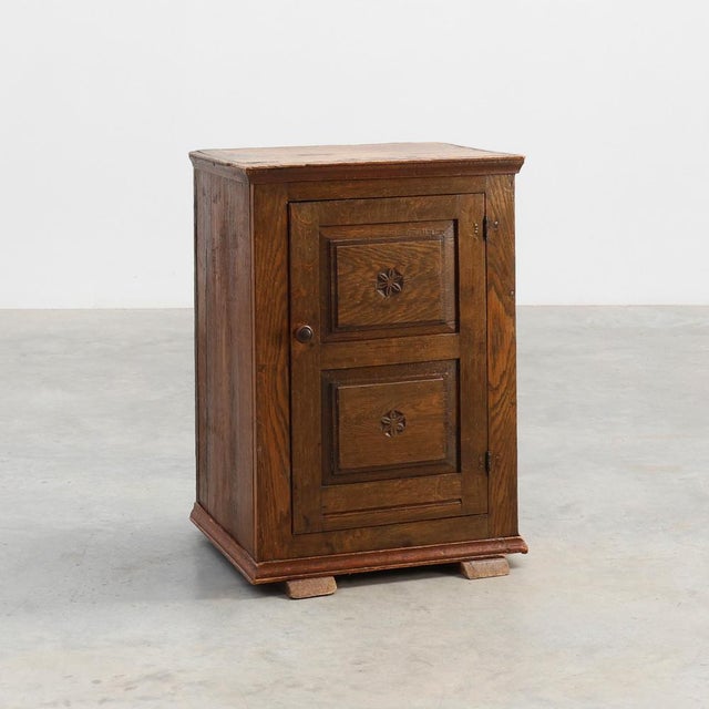 Rustic Oak Cabinet with Geometric Floral Carvings, Belgium , 17th Century For Sale - Image 13 of 13
