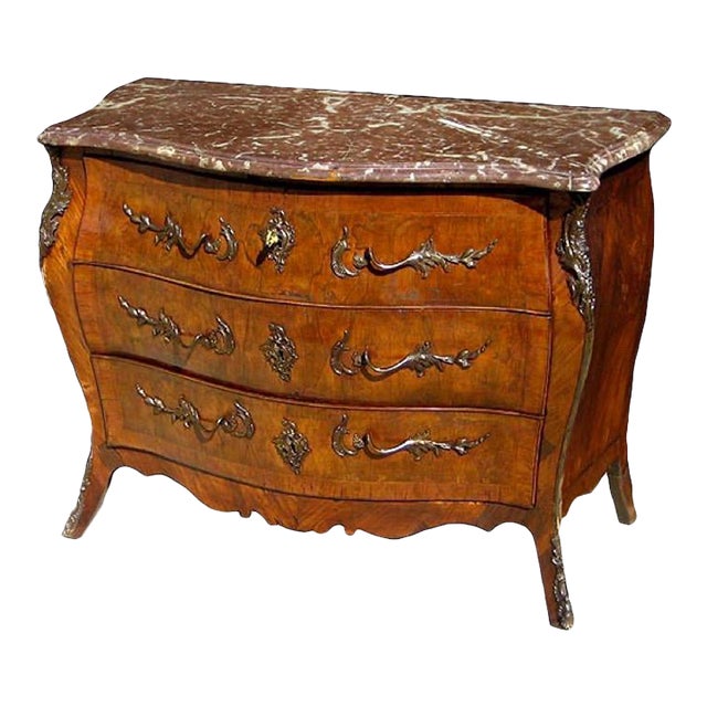 Mid 18th Century Louis XV Serpentine Commode - French Walnut For Sale