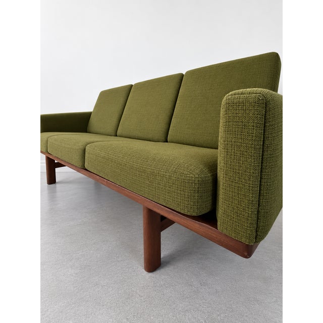 Vintage Ge 236 Three-Seater Sofa by Hans J. Wegner for Getama, Denmark, 1960s For Sale - Image 6 of 9