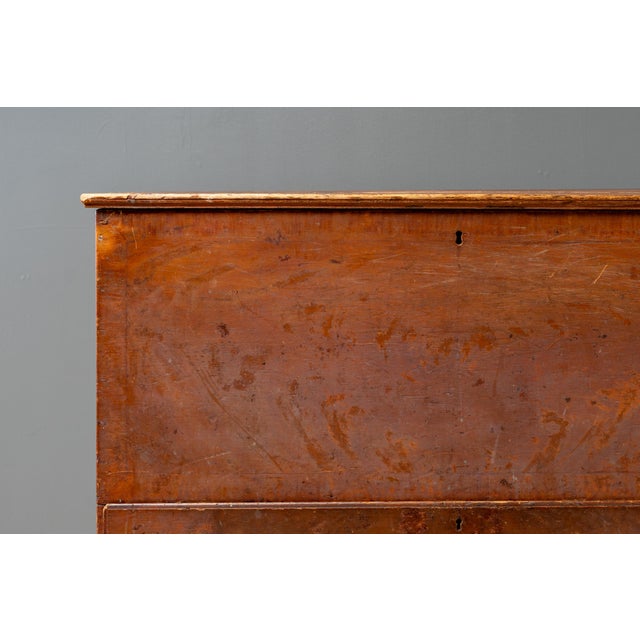USA, ca. early 19th century. A wonderful blanket or mule chest most likely made in Vermont during the 1820s or 1830s....