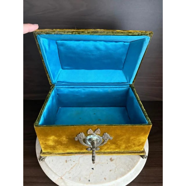 Early 20th Century Antique Victorian Jewelry Box “Boudoir” or Sewing Box in Mustard/ Golden/ Green Velvet, Inside Blue Silk From the Early 20th Century For Sale - Image 5 of 10