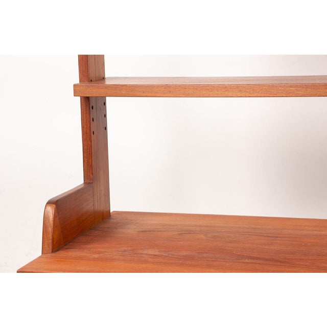 Depth: 48 cm (bottom) and 20 cm (top).