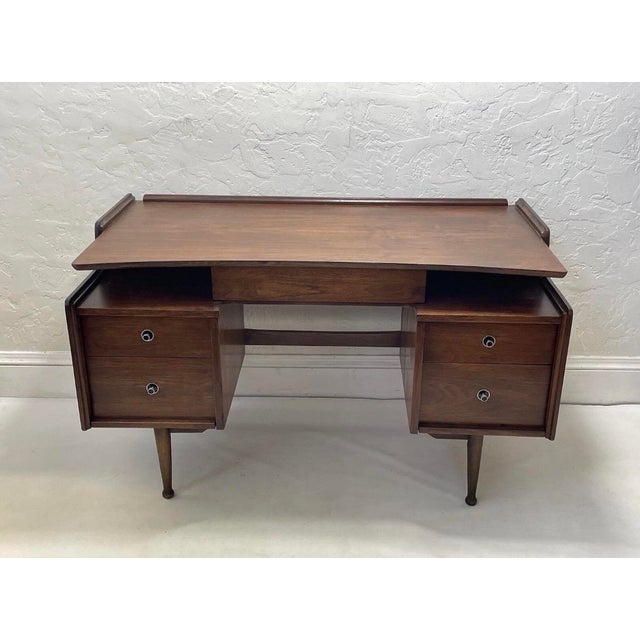 Gorgeous Mainline by Hooker Mid Century Walnut Double Pedestal Floating Top Desk- in very good condition. Stunning example...