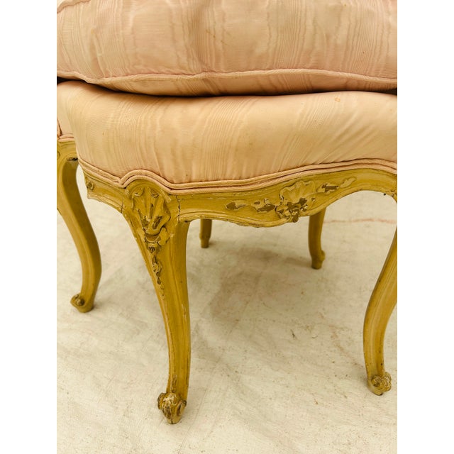 French Provincial 70's Vintage Louis XV Style French Corner Chair Soft Pink For Sale - Image 3 of 9