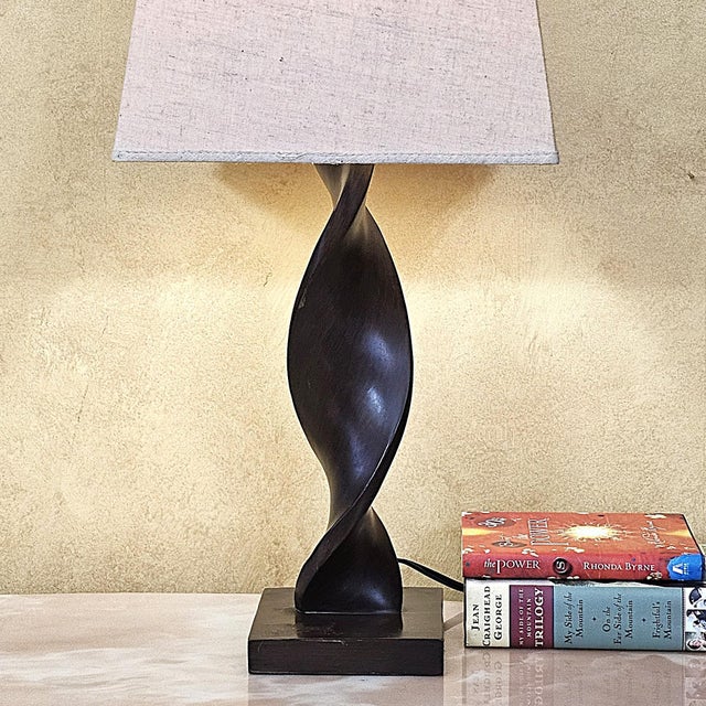 Plastic Vintage Mid-Century Modern Sculptural Twisted Spiral Wood-Look Resin Table Lamp For Sale - Image 7 of 18
