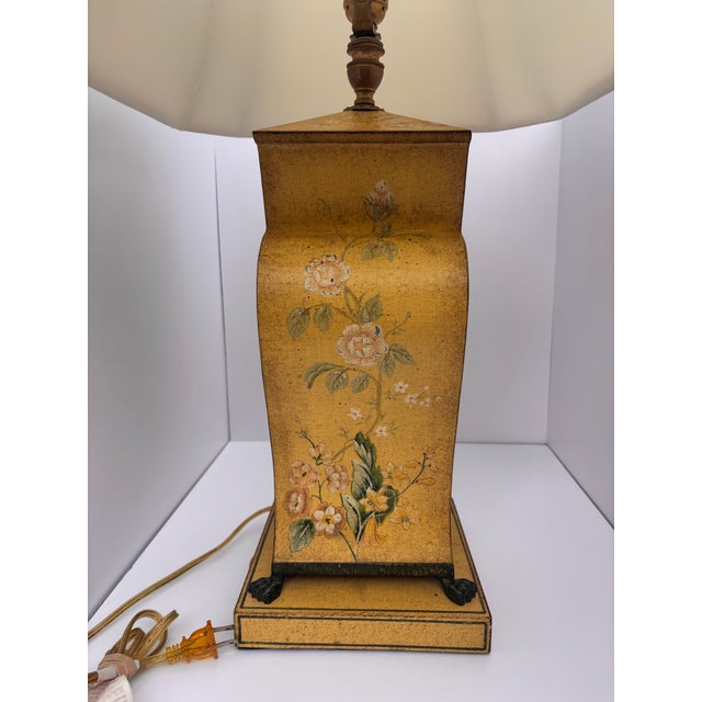 Yellow 1980s Chinoiserie Bradburn Gallery Hand-Painted Faux Bois Metal Table Lamp With Original Labeled Shade For Sale - Image 8 of 12