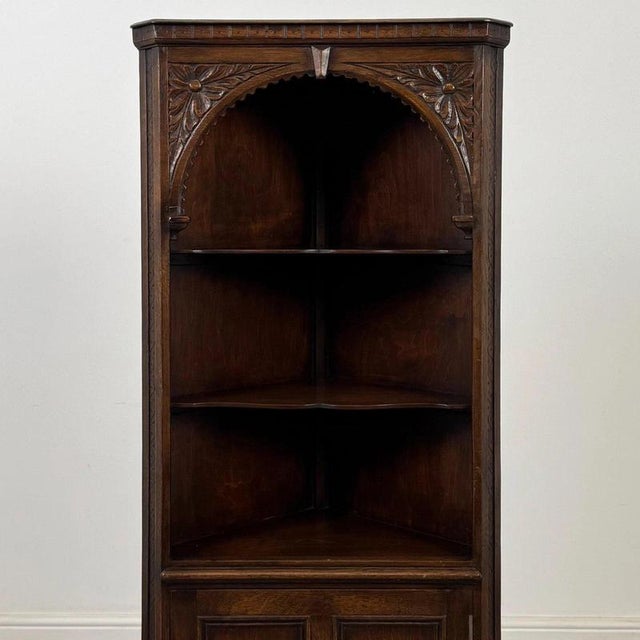 Early 20th Century English Carved Oak Corner Cabinet For Sale - Image 3 of 6