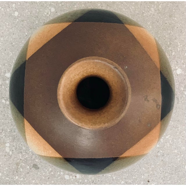 Ceramic Vintage Robert Maxwell Mid-Century Modern Art Pottery Vase, Vessel for Pottery Craft With Earth-Tone Overlapping Contrasting Circles in a Salt Glaze For Sale - Image 7 of 12