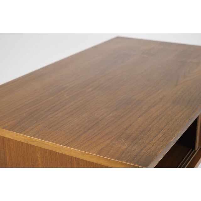 Mid-Century Walnut Rotating TV Side Table, 1970s For Sale - Image 17 of 18