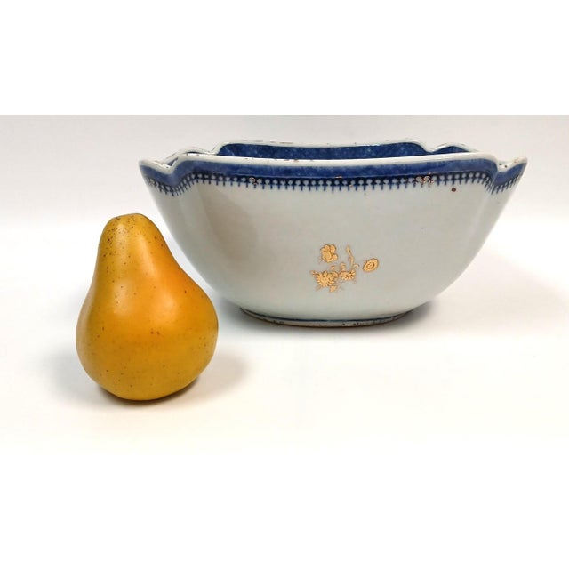 American Antique Chinese Export Armorial Bowl For Sale - Image 3 of 9