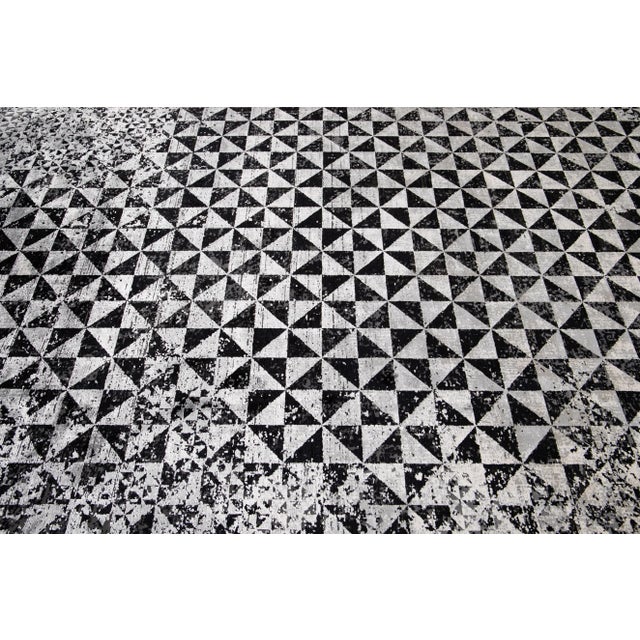 Gray Modern Wool and Silk Rug With Abstract Design For Sale - Image 11 of 11