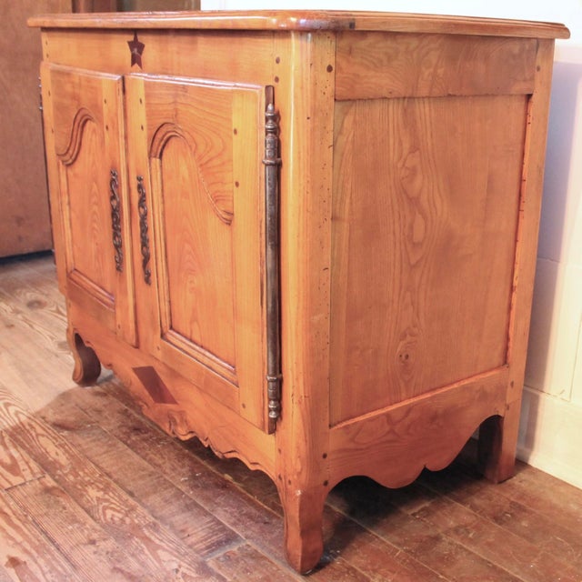 French Provincial Small French Provincial Elm Cabinet, 19th Century For Sale - Image 3 of 14