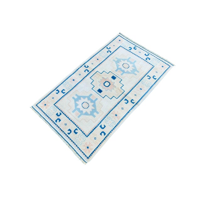 This is a beautiful, hand-knotted rug made using traditional techniques. with its unique patterns and natural colors, it...