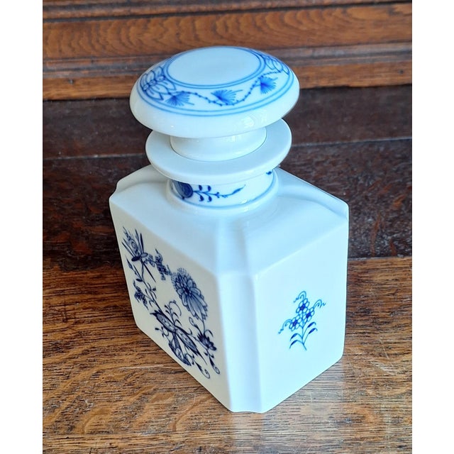 Vintage Tea Caddy in Onion Pattern by Meissen, 1970s, in Very Good conditions. Designed 1970 to 1979 This piece has an...
