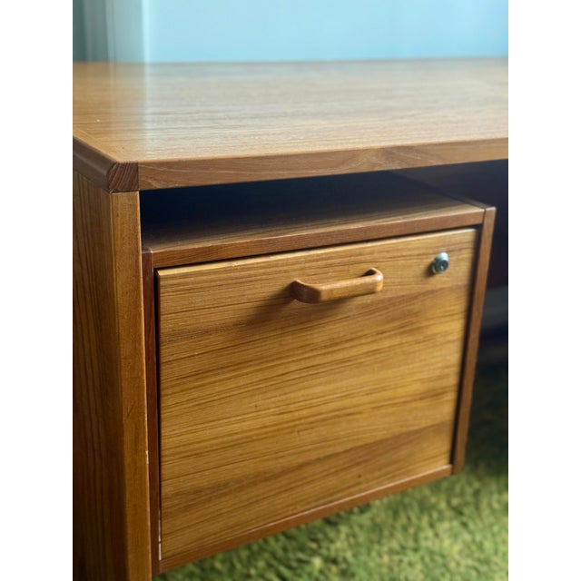 Wood Vintage Mid-Century Modern Teak Executive Desk With Floating Drawers For Sale - Image 7 of 11