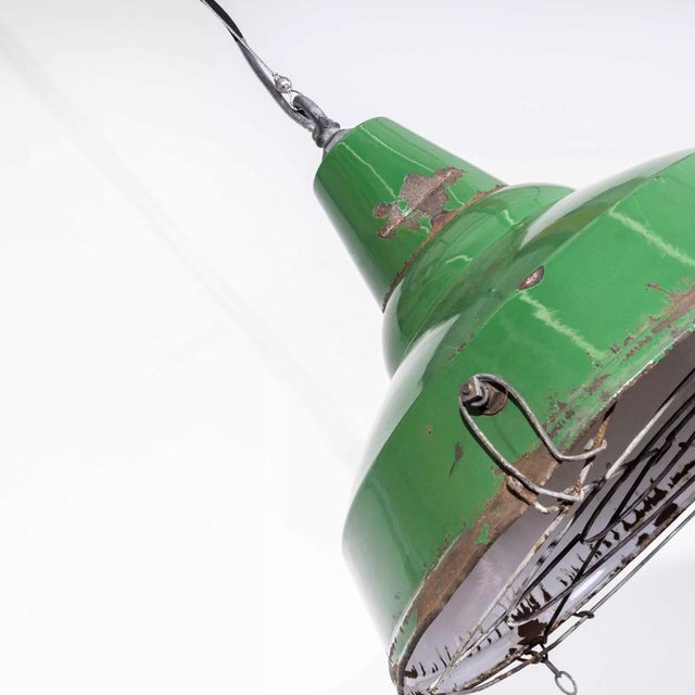 1940s Industrial Enamel Green Single Pendant Lamp in Mesh, 1940s For Sale - Image 5 of 13