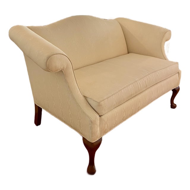 Vintage Traditional Settee Love Seat Sofa Seating Bench in White For Sale