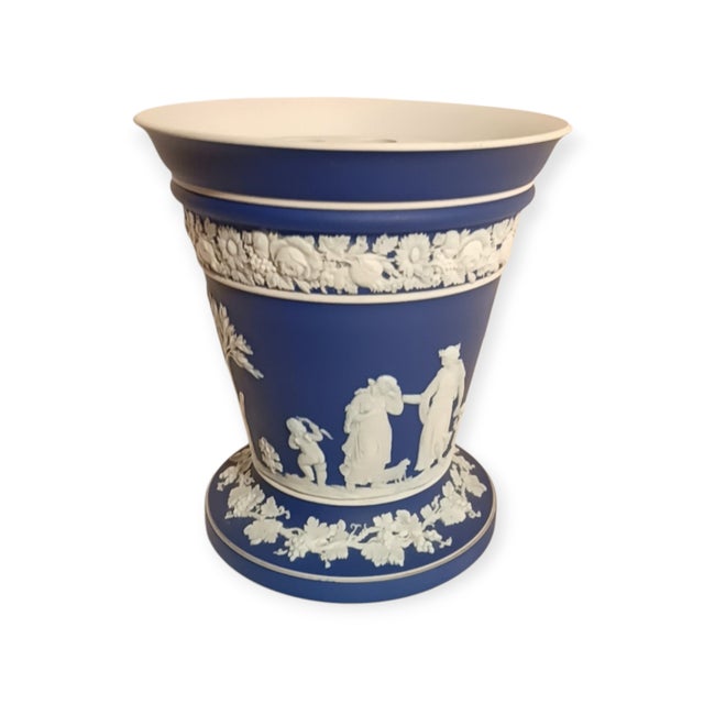 Pristine Vintage Wedgewood Cobalt Blue Jasperware Trumpet Frog Vase Circa 1969 For Sale - Image 12 of 13