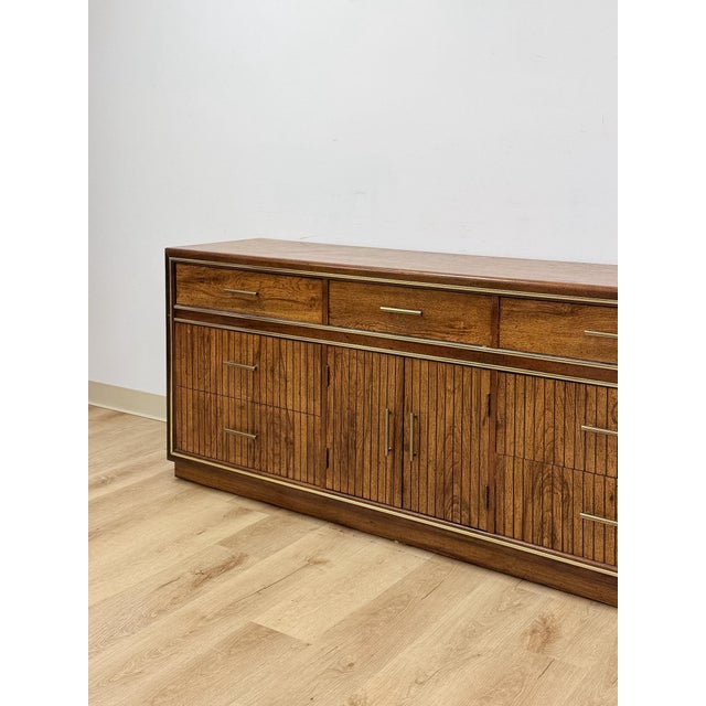Bassett Vintage MCM Bassett Nine Drawer Fluted Dresser Brass Pulls and Trim Mid Century For Sale - Image 4 of 15
