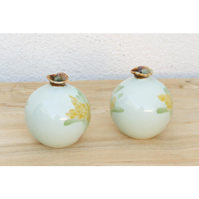 Asian Pair of Hand-Painted Narcissus Floral Porcelain Vase For Sale - Image 3 of 6