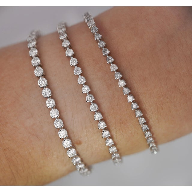 Early 21st Century 4 Carat Round Natural Diamond 2.7mm 3-Prong Tennis Bracelet in 18k White Gold 7" For Sale - Image 5 of 9