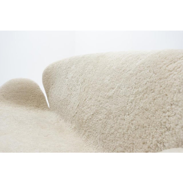 Swan Sofa in Sheepskin by Arne Jacobsen for Fritz Hansen, 2000s For Sale - Image 13 of 16