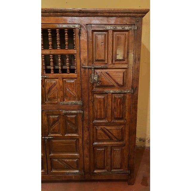 Superb and rare large oak wardrobe from the 17th-century Spanish Renaissance. A very beautiful and impressive piece of...