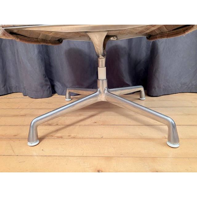 EA 125 Ottoman by Charles & Ray Eames for Vitra, Switzerland, 2008 For Sale - Image 6 of 16