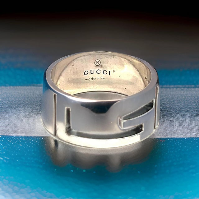 1990s Gucci Estate Ring Size 5.5 Sterling Silver Height, Size 5.5 For Sale - Image 10 of 10