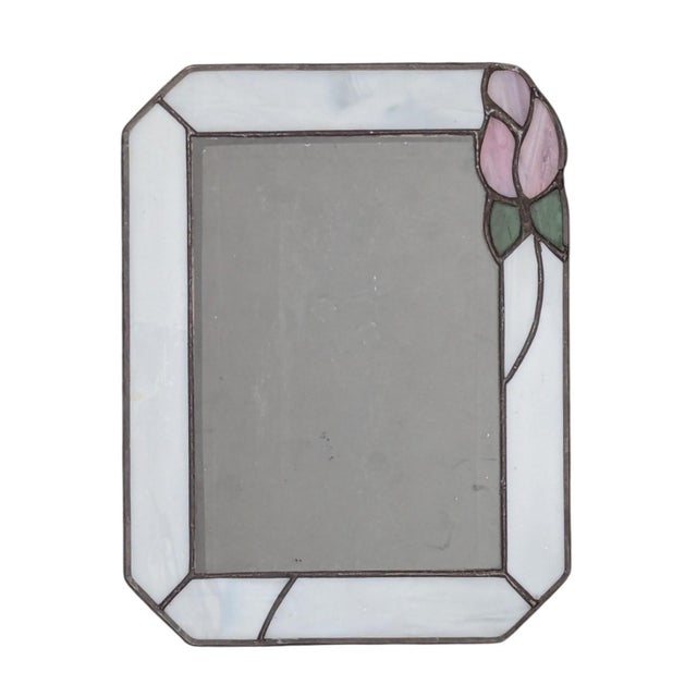 Holds a 5" x 7" picture