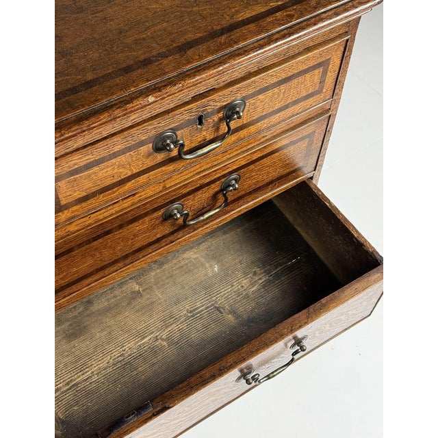 English Chest of Drawers in Oak For Sale - Image 15 of 18