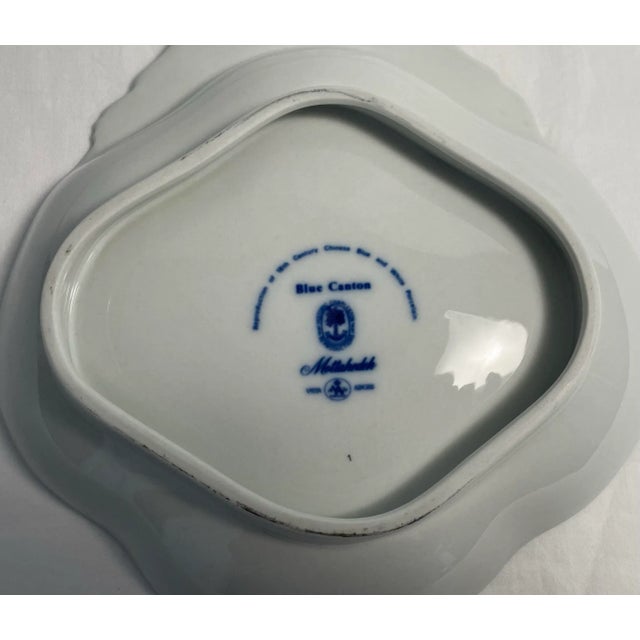 Chinese Vintage Mottahedeh Blue Canton Shell-Shaped Serving Dish For Sale - Image 3 of 6