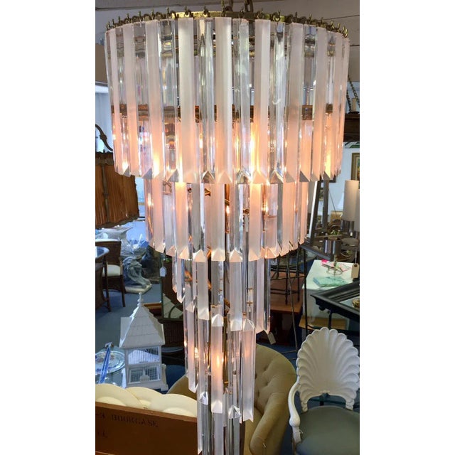 1960s Mid-Century Modern Italian Style Spiraled Lucite 8-Light Chandelier For Sale - Image 10 of 18