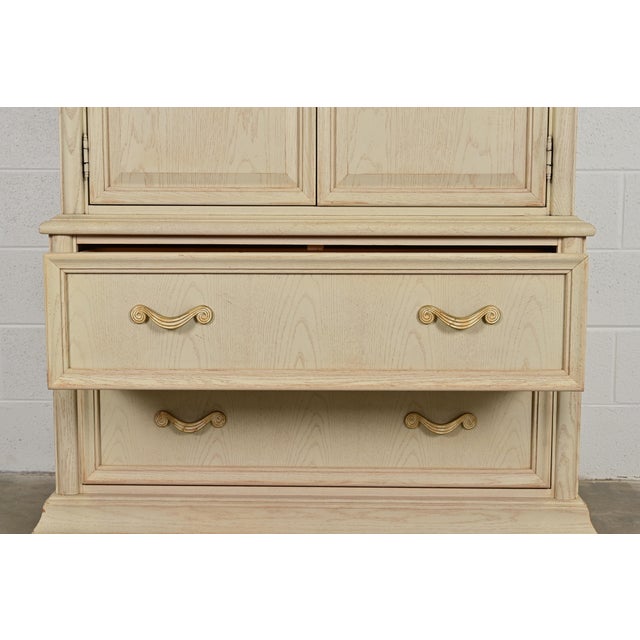 Thomasville Mediterranean Oak Armoire Dresser or Gentleman's Chest, Circa 1970s For Sale In South Bend - Image 6 of 12