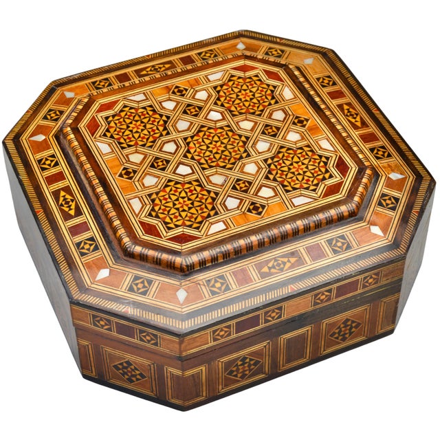 Moroccan Mid 20th Century Handcrafted Moorish Astral-Patterned Mother-of-Pearl Inlaid Box For Sale - Image 3 of 11