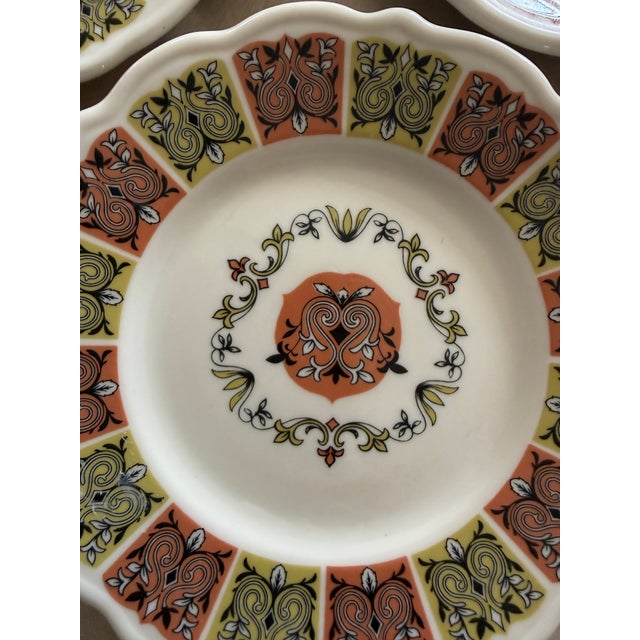 Vintage Mid Century Modern Syracuse China Persian Pattern Plates – 6.25 Inches – American Restaurant Ware - Set of Five For Sale - Image 9 of 10