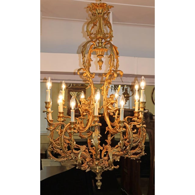 Early 20th Century Early 20th Century French Rococo Style Gilt Bronze Putti 16 Light Chandelier For Sale - Image 5 of 18