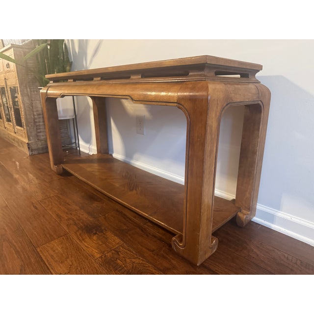 Baker Furniture Company Mid 20th Century Chow Leg Ming Style Glass Panel Insert Sofa/Entryway Table Attributed to Schnadig Furniture For Sale - Image 4 of 5