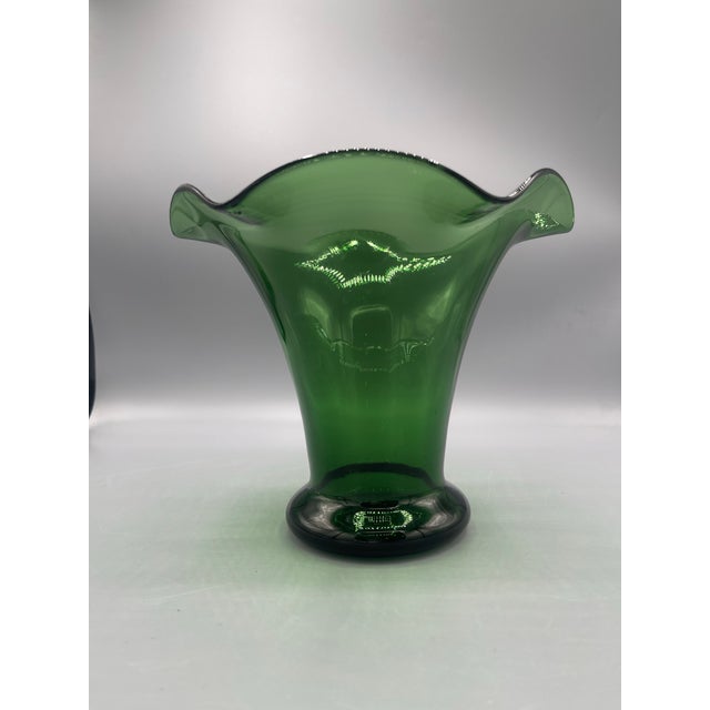 Late 20th Century Vintage Emerald Green Ruffled Art Glass Vase For Sale - Image 5 of 5