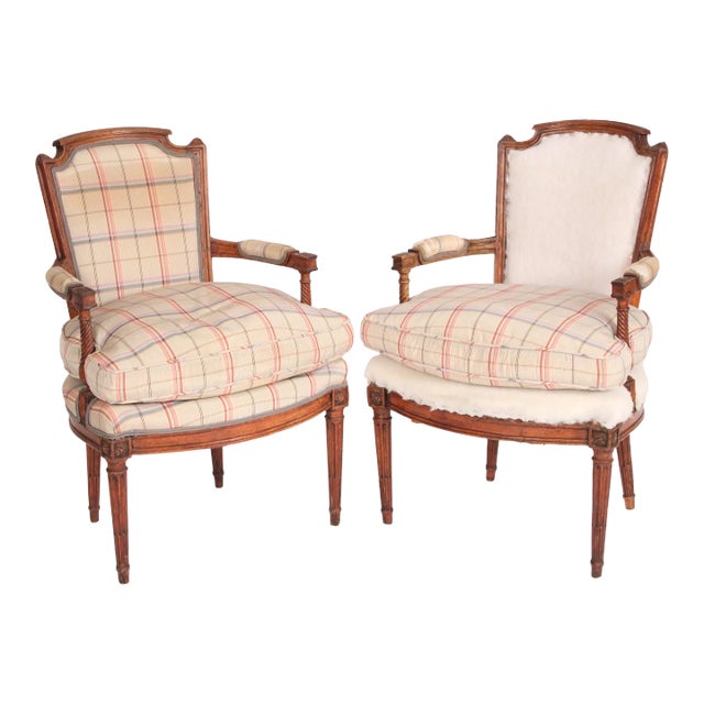 Pair of Late 18th Century Louis XVI Beech Wood Armchair Frames For Sale