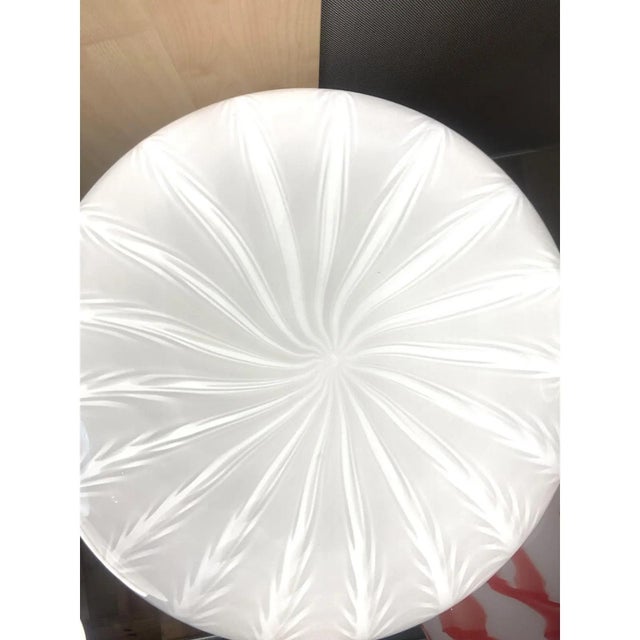 Early 21st Century Milky-White Spider Sphere Table Lamp in Murano Glass by Simoeng For Sale - Image 5 of 9